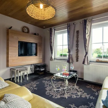 Dom wakacyjny Tasteful Holiday In Vodel E With Sauna Doische